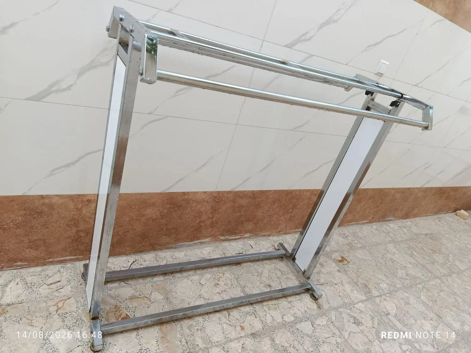 رگال|بندرخت و رخت‌آویز|ابریشم, |دیوار
