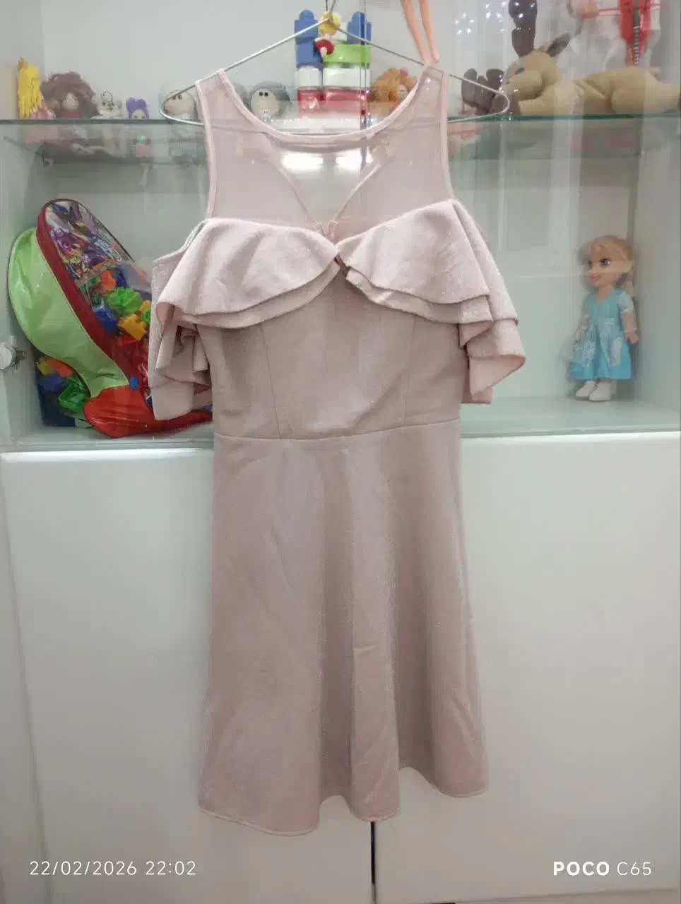 لباس نو|لباس|مشهد, کوشش|دیوار