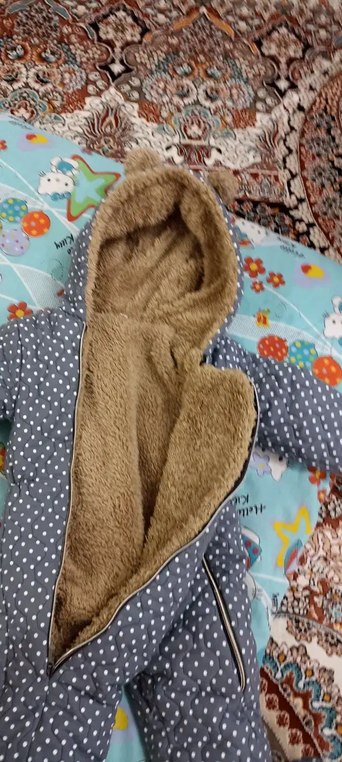 سرهمی|لباس|قم, وادی السلام|دیوار