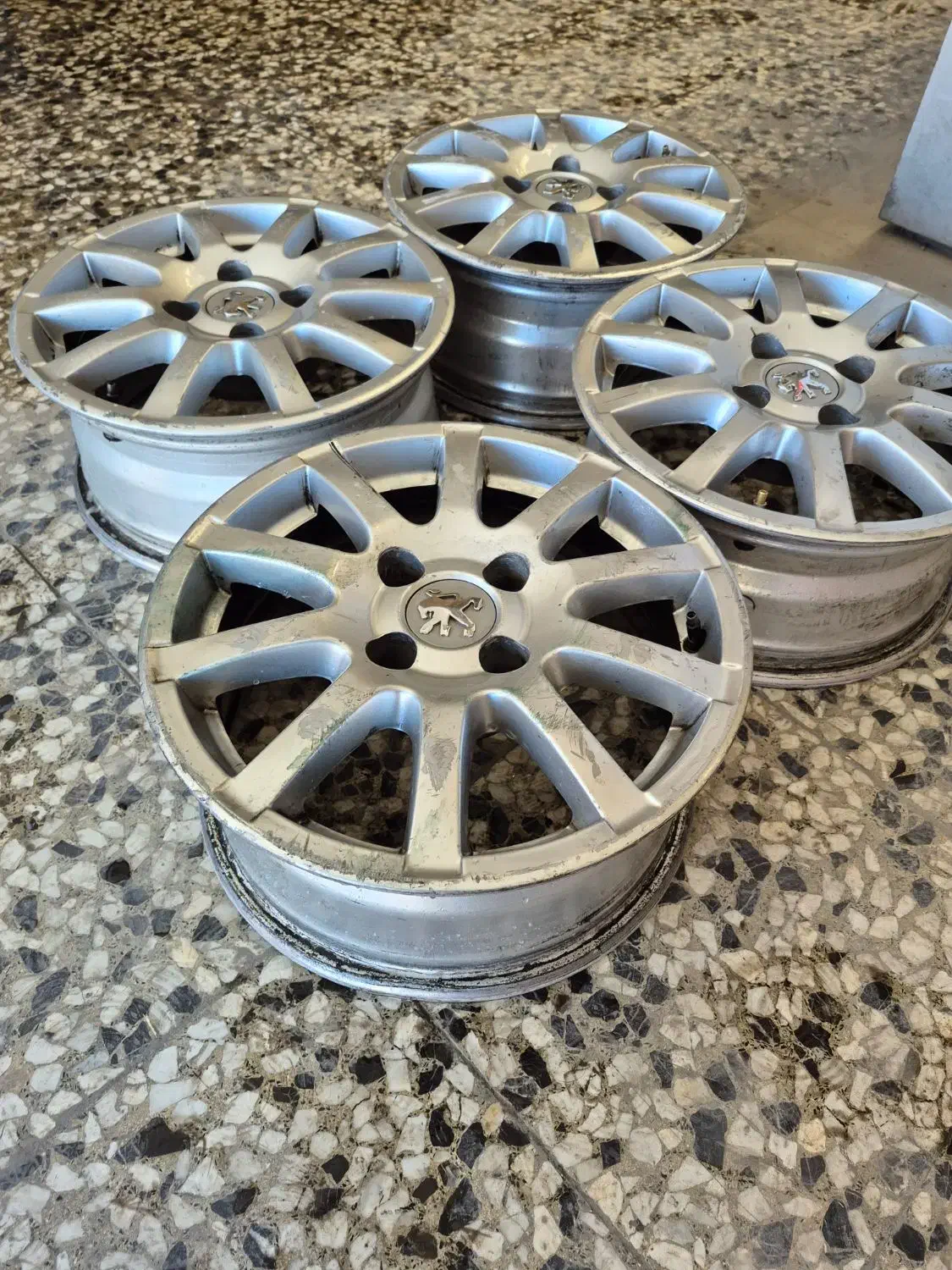 رینگ ۱۵|قطعات یدکی و لوازم جانبی|فولادشهر, B4|دیوار