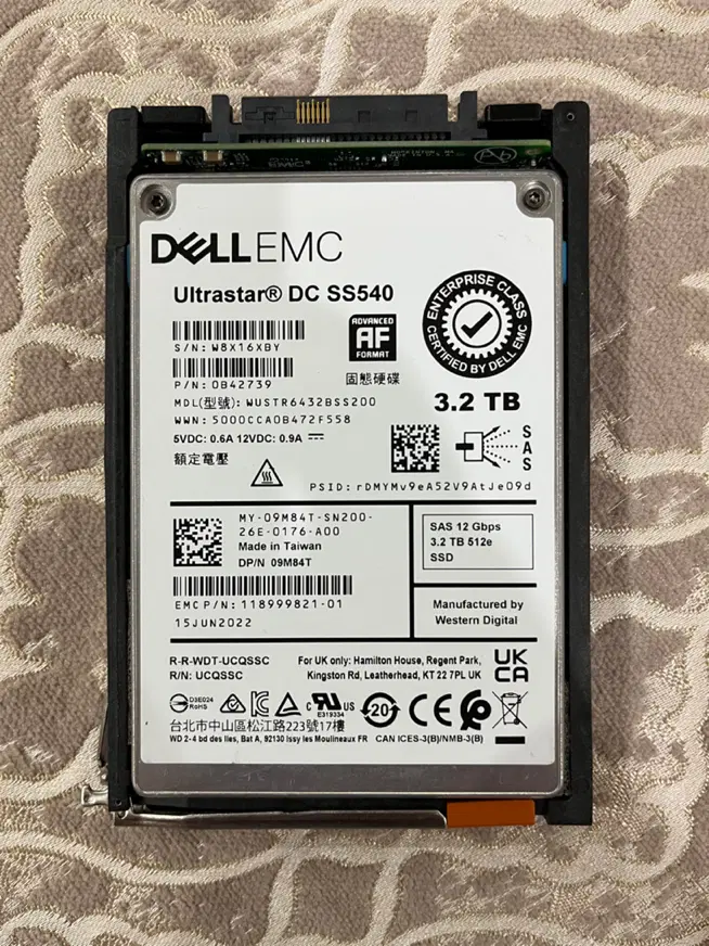 Dell EMC 3.2 SSD D4 sas flash|قطعات و لوازم جانبی رایانه|تهران, یوسف‌آباد|دیوار
