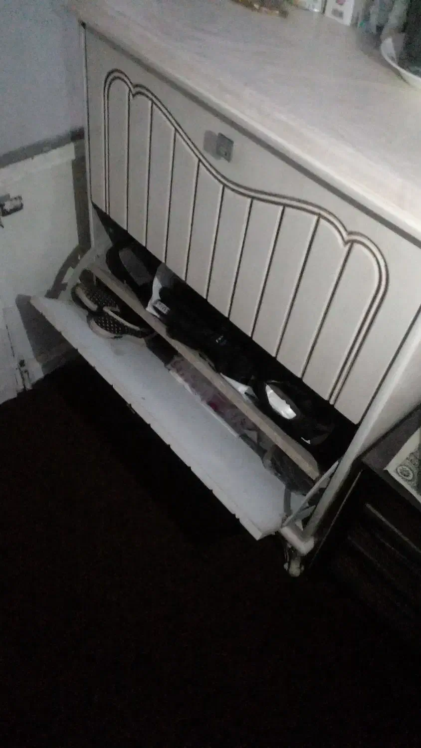 جاکفشی|جاکفشی، کمد، دراور|نیشابور, گنبد سبز|دیوار