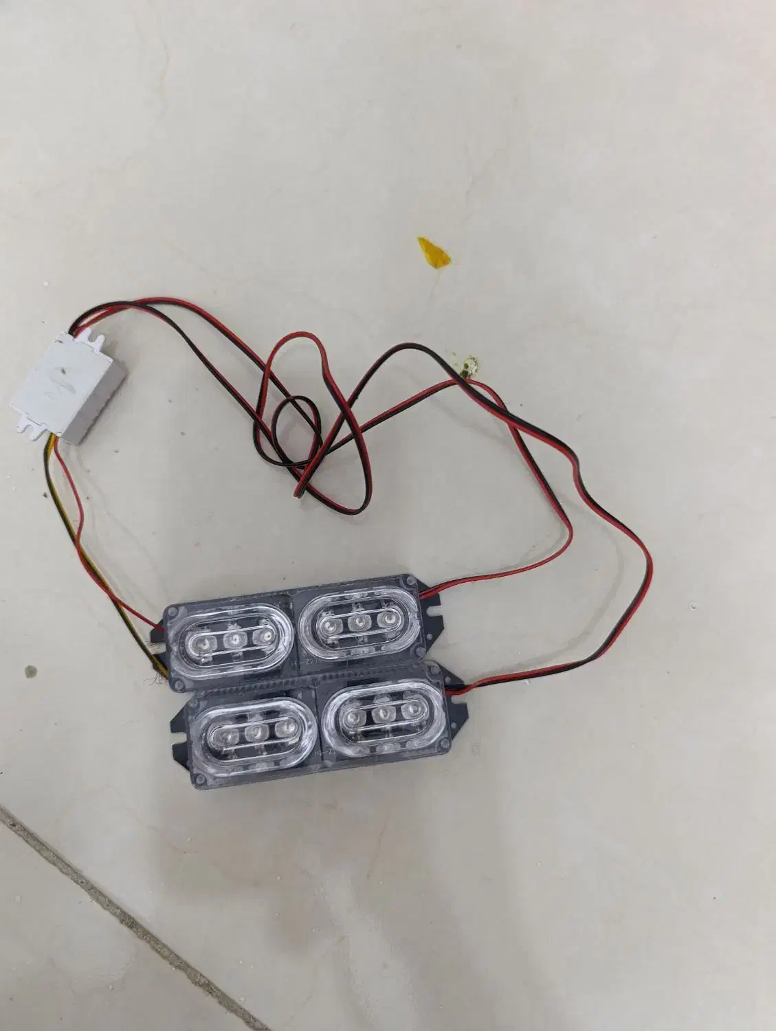 چراغ پلیسی|ریسه و چراغ تزئینی|نیشابور, شهرک جانبازان|دیوار