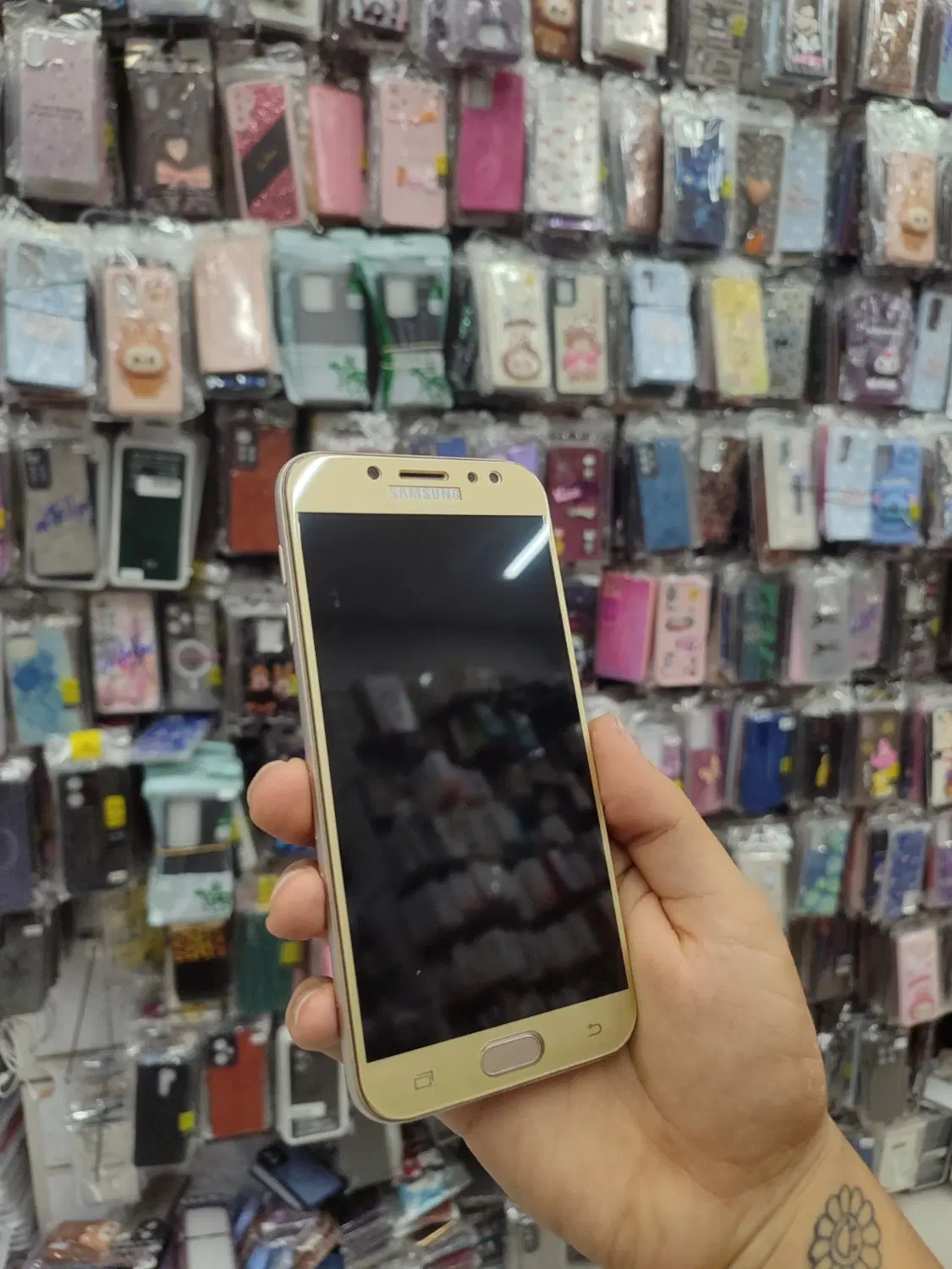 گوشی j7pro|موبایل|کاشان, فاز ۱ ناجی آباد|دیوار