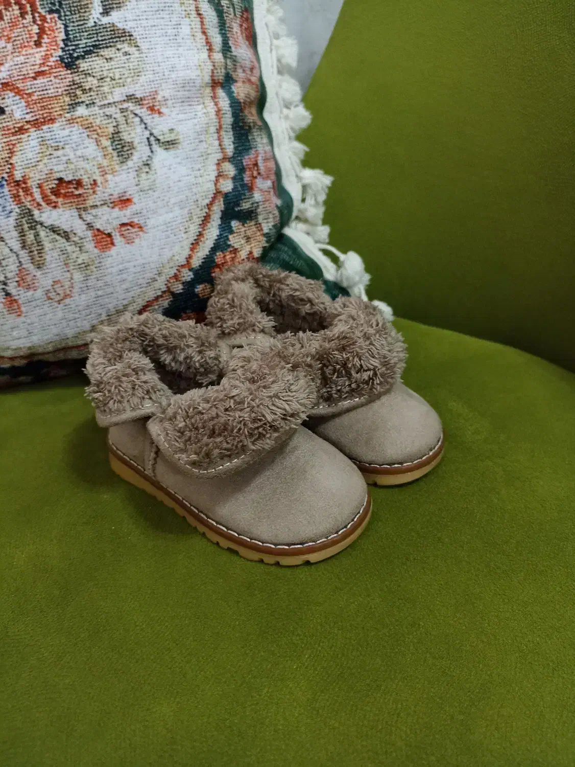 پوتین کودک|کفش و لباس بچه|رشت, منظریه|دیوار