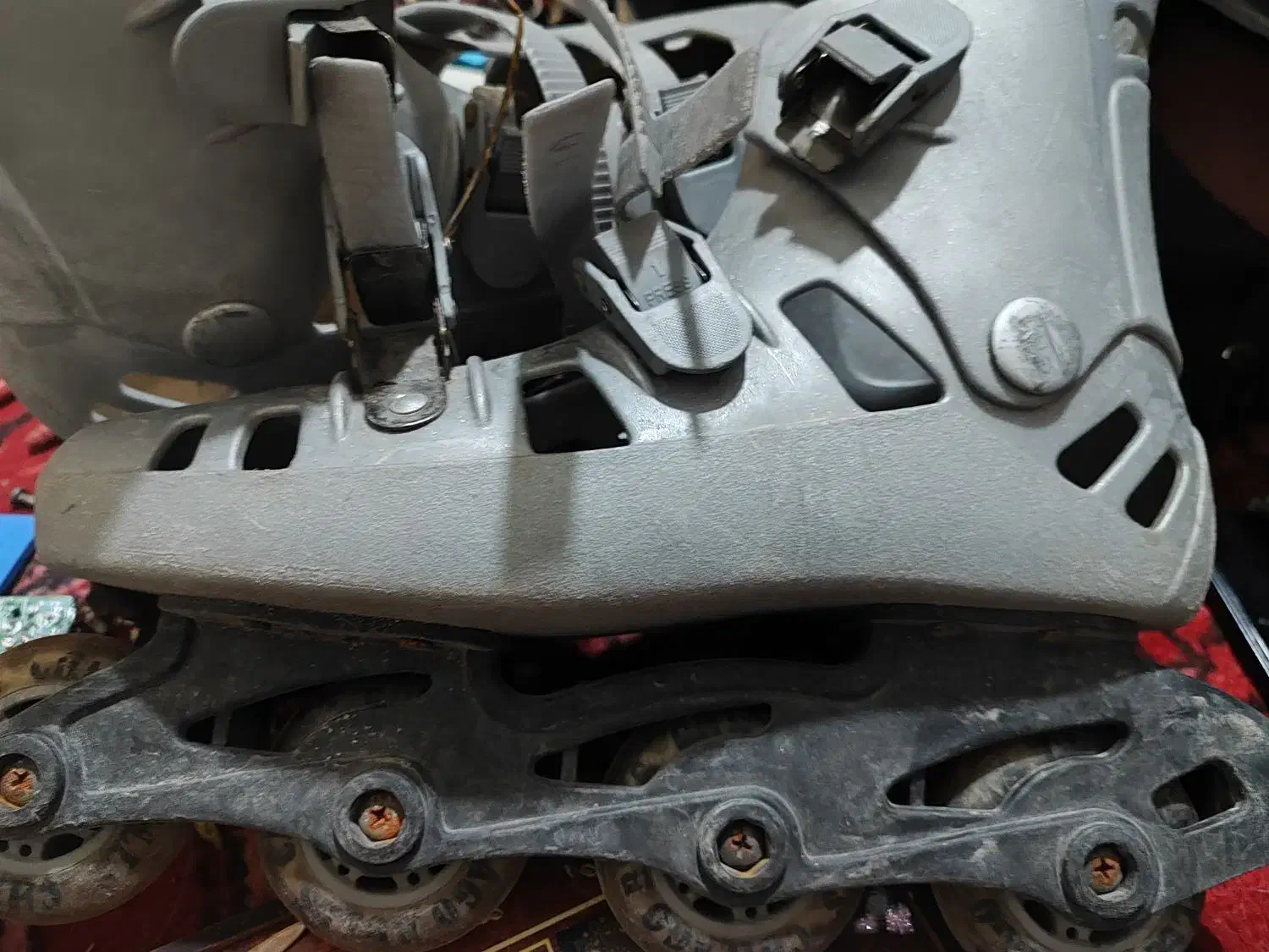 یک جفت اسکیت|دوچرخه، اسکیت، اسکوتر|کرج, حسین آباد (اکبر آباد)|دیوار