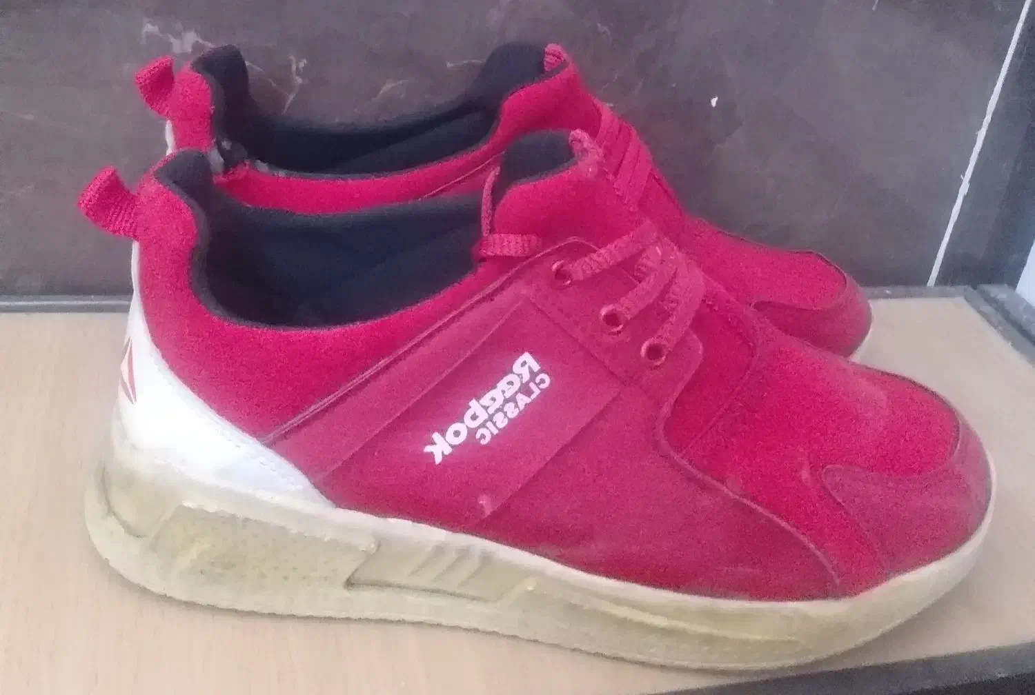 کفش|کیف، کفش، کمربند|بروجرد, |دیوار