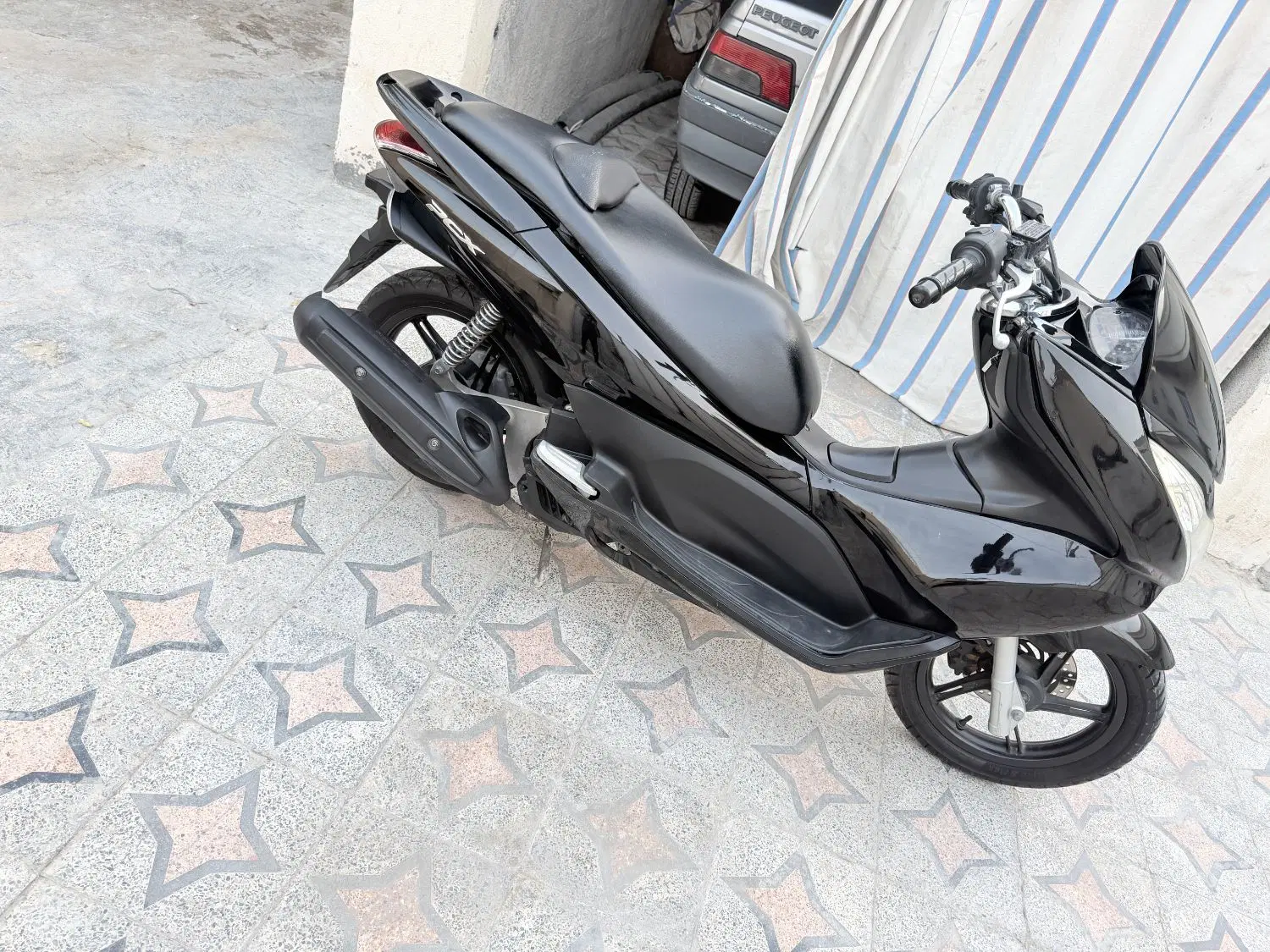 pcx125|موتورسیکلت|بندر دیر, |دیوار