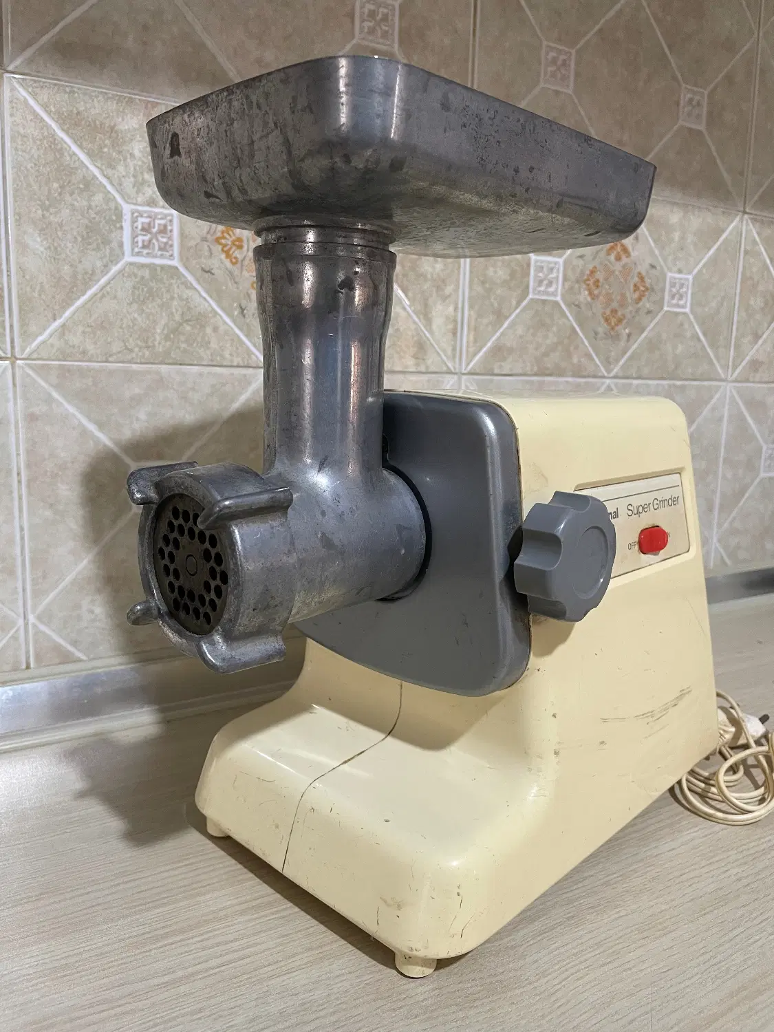 چرخ گوشت|خردکن، آسیاب، غذاساز|بابل, |دیوار