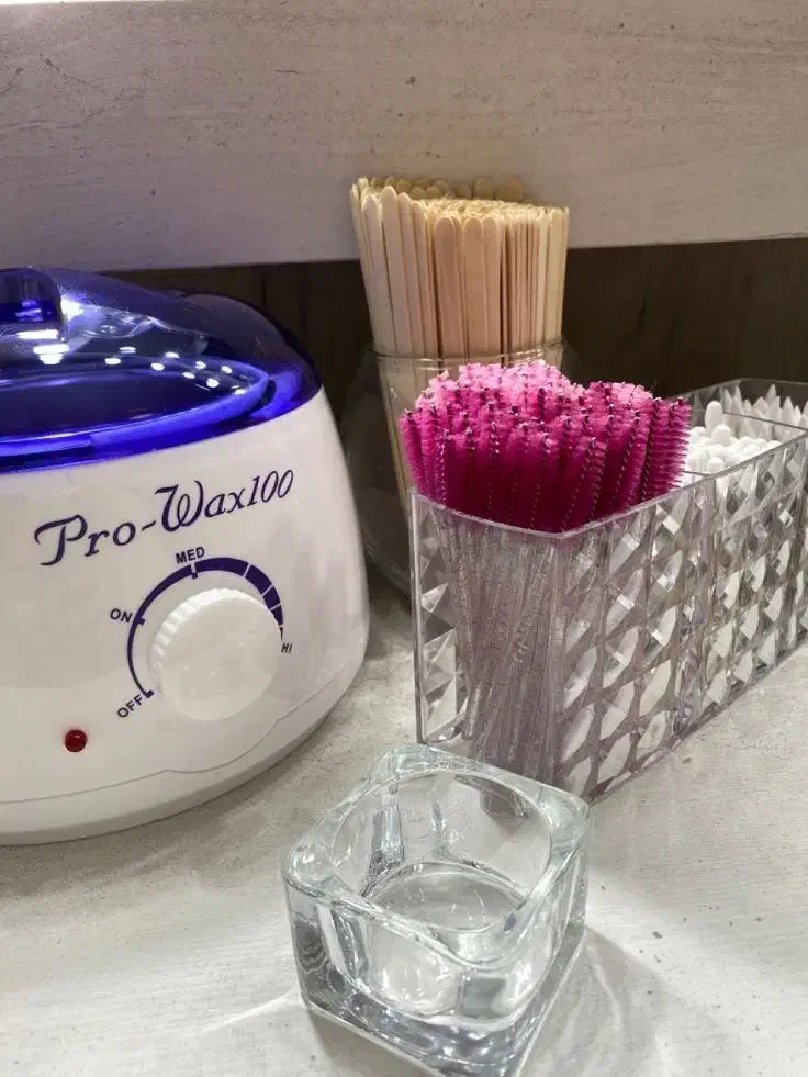 اپلاسیون کار|خدمات آرایشگری و زیبایی|نور, |دیوار