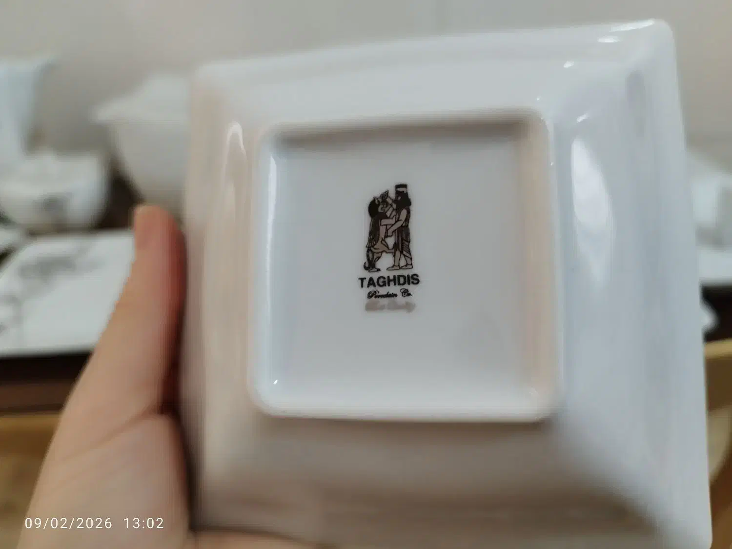 چینی ۱۲نفره|ظروف سرو و پذیرایی|نیشابور, شهید بهشتی|دیوار