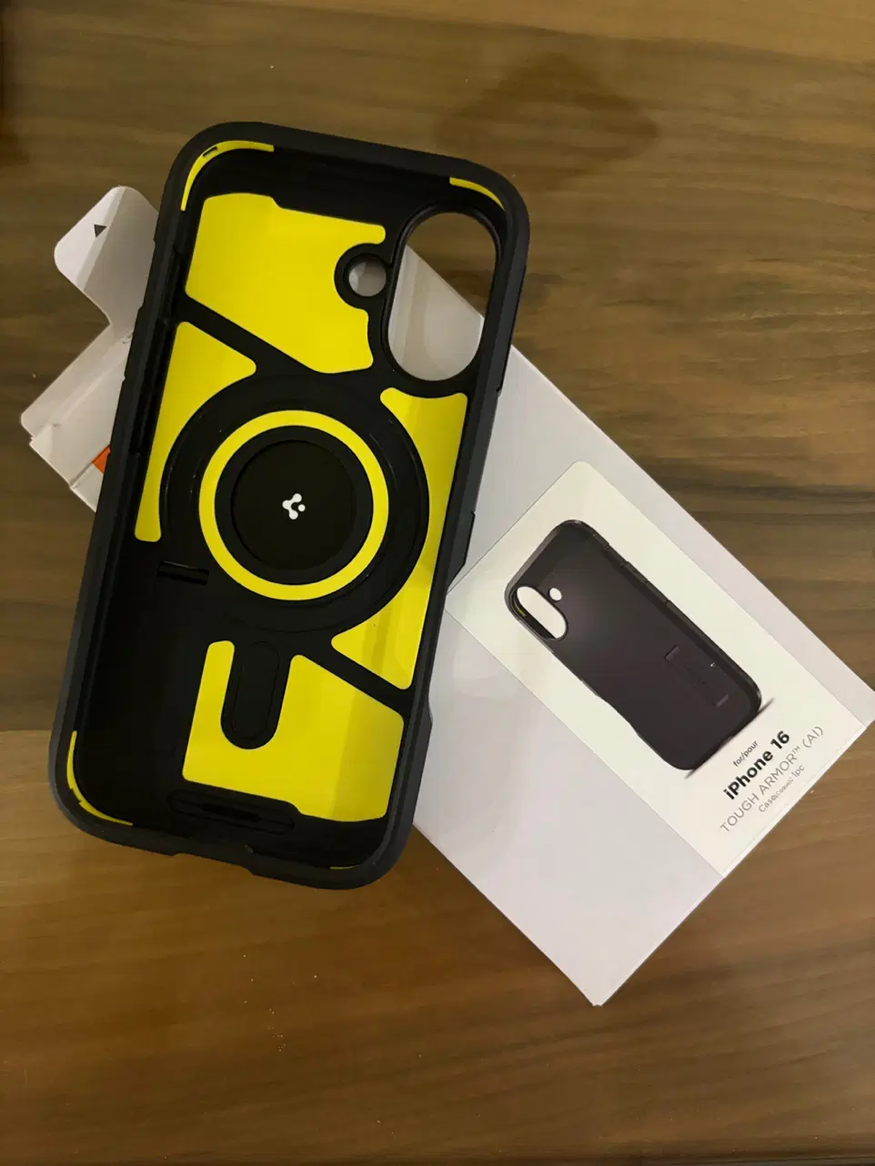 قاب spigen tough armor iphone 16 normal|لوازم جانبی موبایل و تبلت|تهران, دروازه شمیران|دیوار