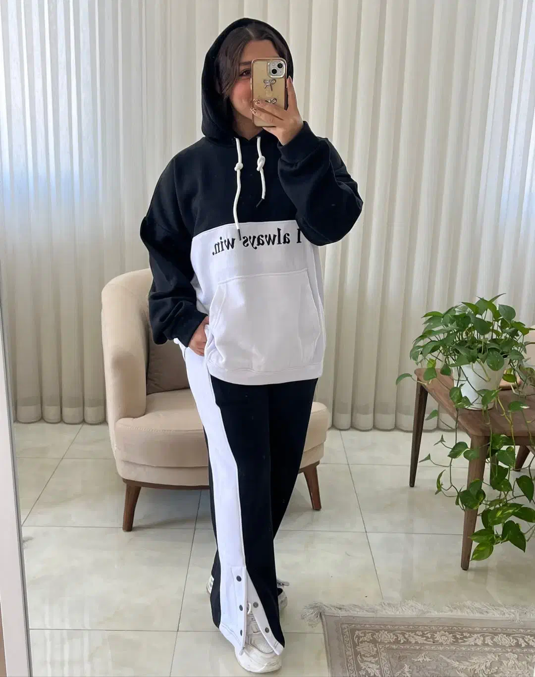 لباس|لباس|نجف‌آباد, امام خمینی|دیوار