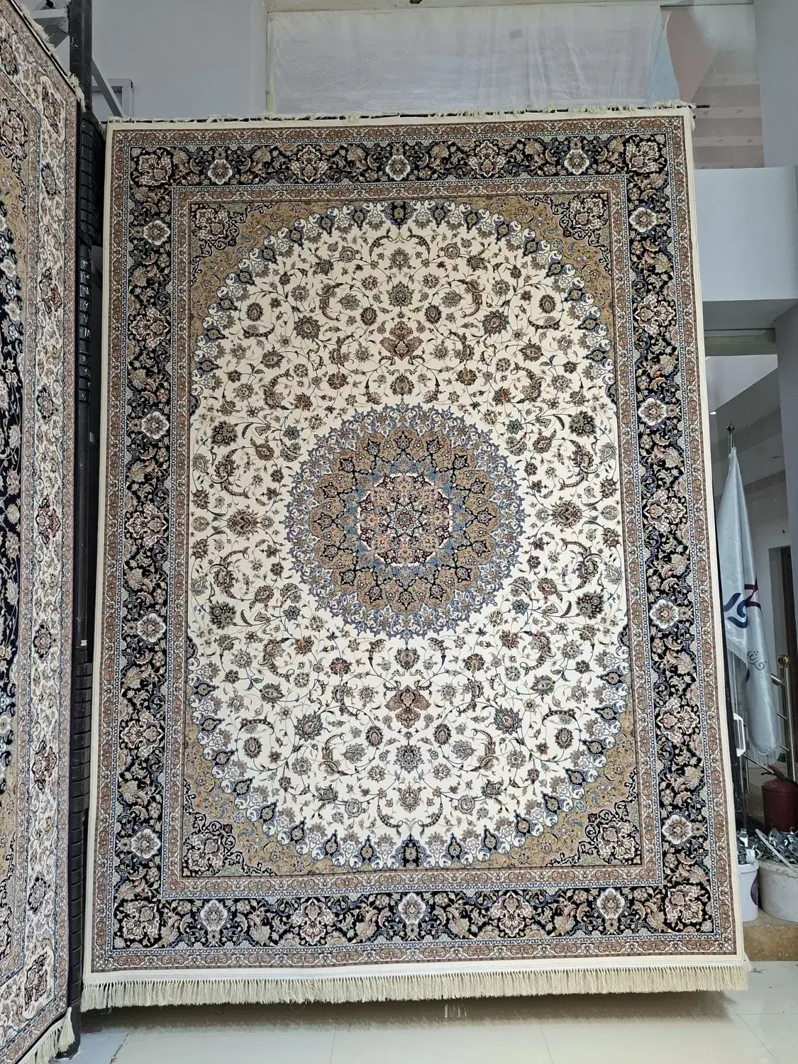 فرش طرح اصفهان کرم ۱۲۰۰شانه  ۶/۹/۱۲ متری قالیچه|فرش|قم, باجک دو|دیوار