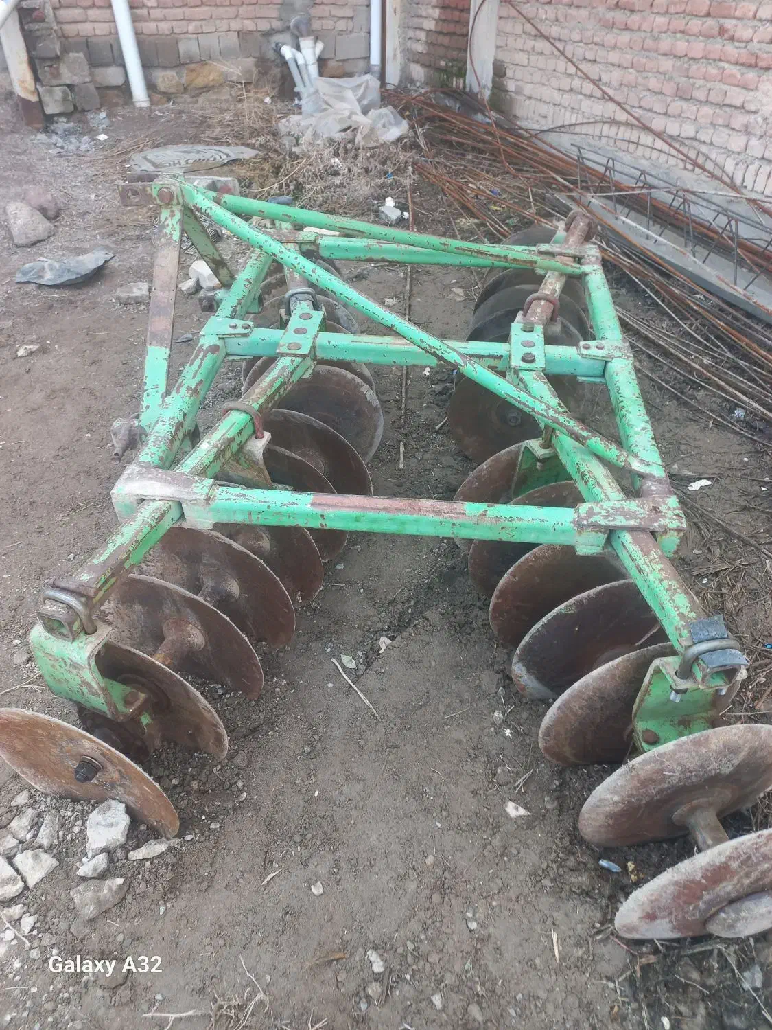 دیسک رومانی|ماشین‌آلات صنعتی|نظر کهریزی, |دیوار