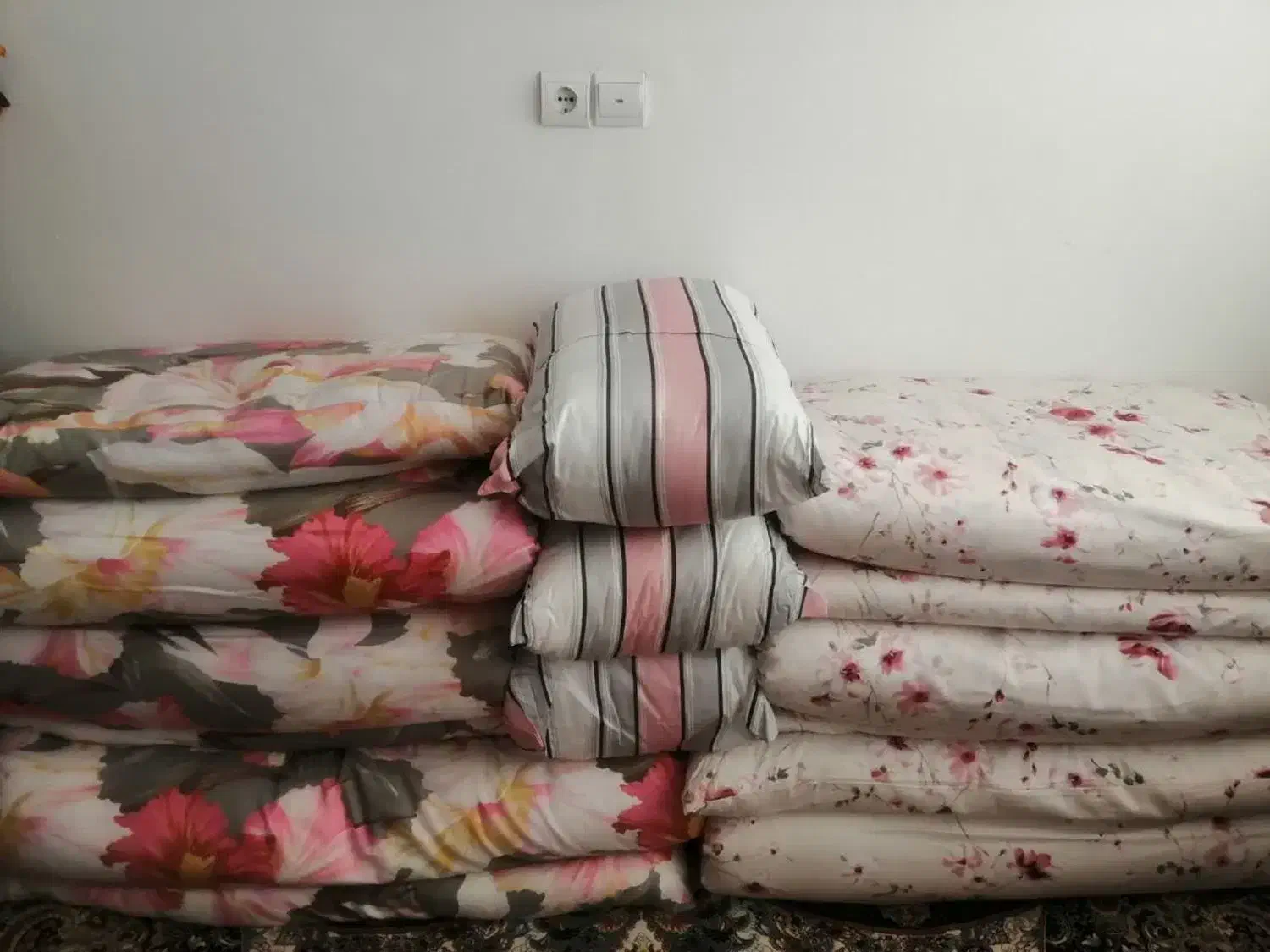 رختخواب|رختخواب، بالش، پتو|بیرجند, |دیوار