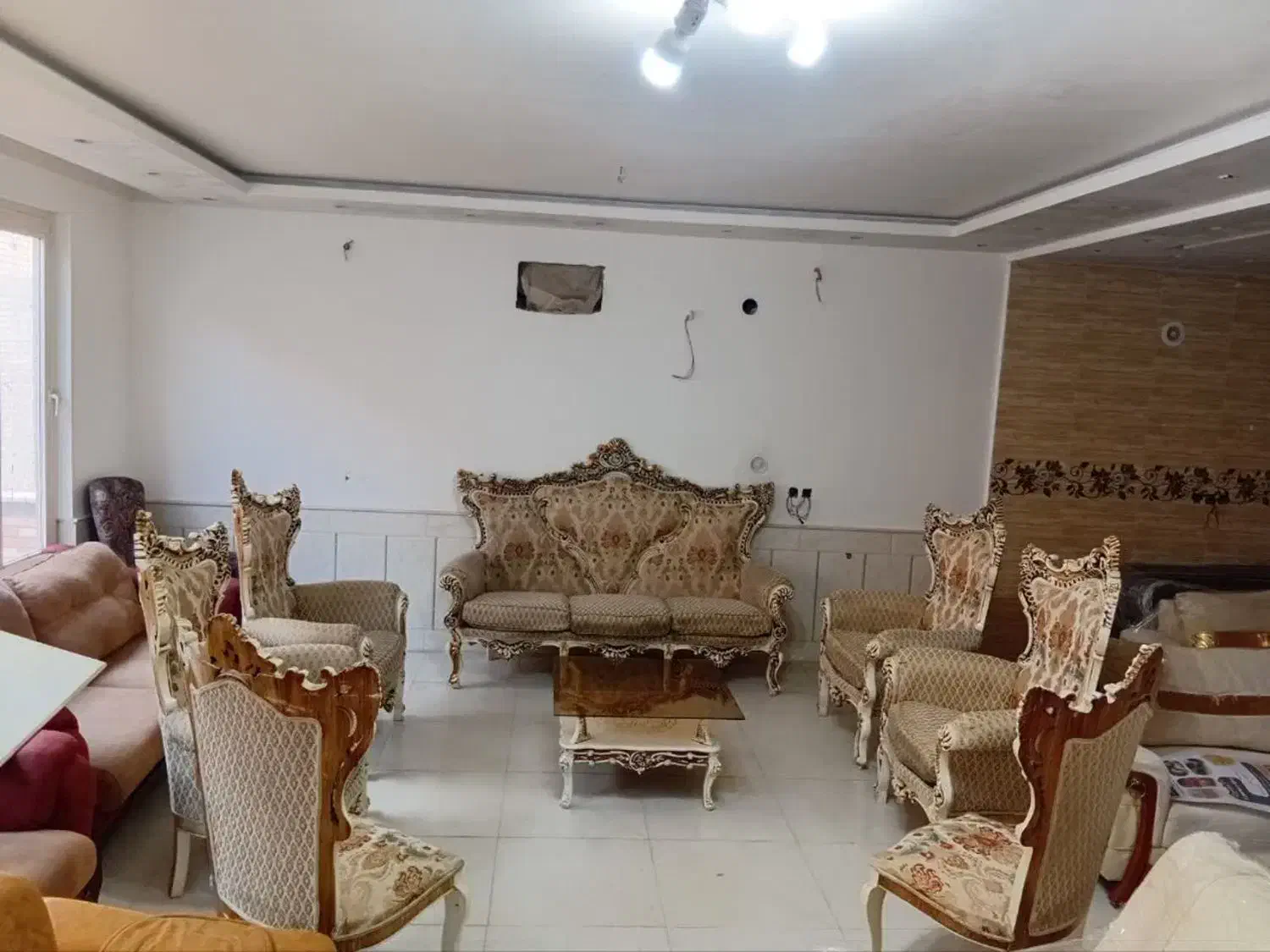 سلطنتی|مبلمان خانگی و میز عسلی|آران و بیدگل, |دیوار