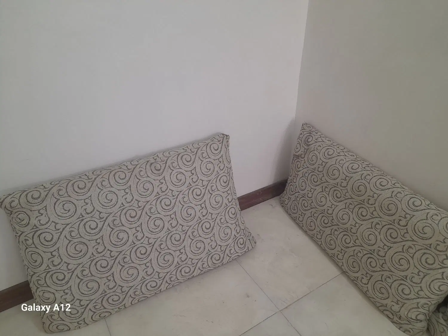 پشتی|پشتی|سبزوار, قلعهنو دهزار|دیوار