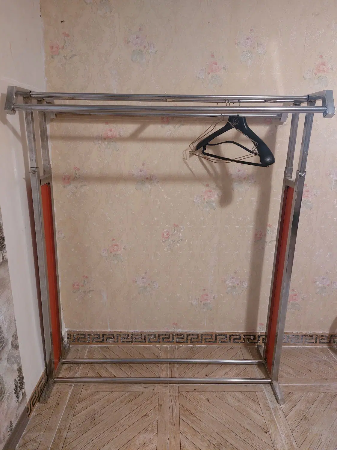 رگال|بندرخت و رخت‌آویز|ملارد, |دیوار