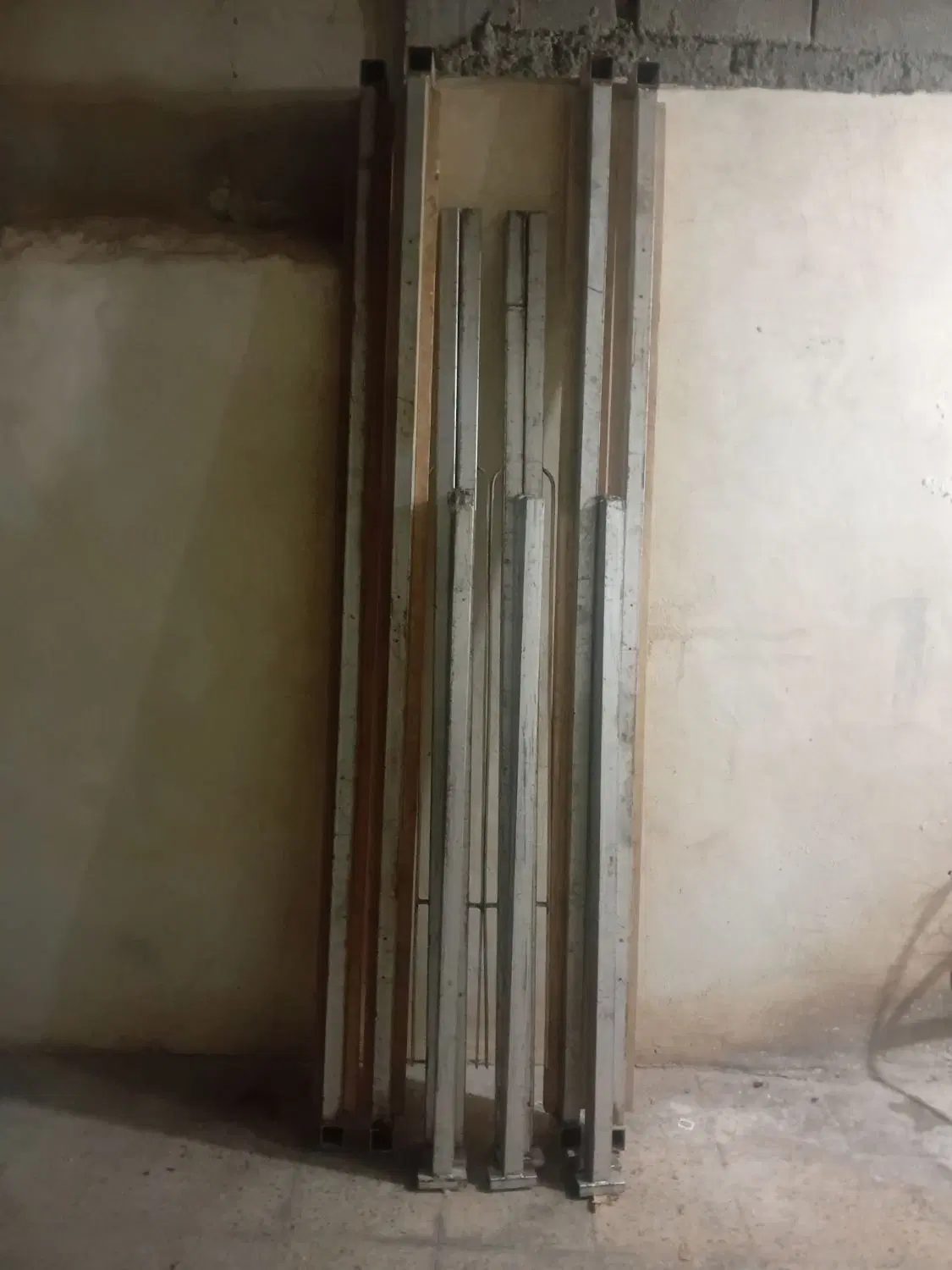 جاکفشی|جاکفشی، کمد، دراور|باغ ملک, |دیوار