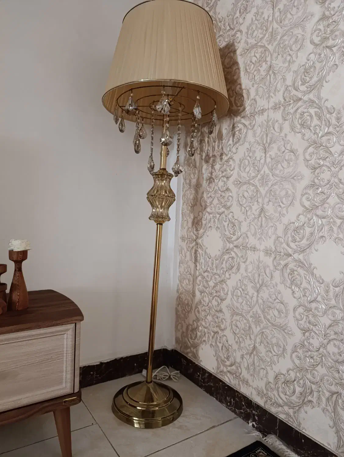 آباژور|چراغ خواب و آباژور|قدس, شهرقدس|دیوار