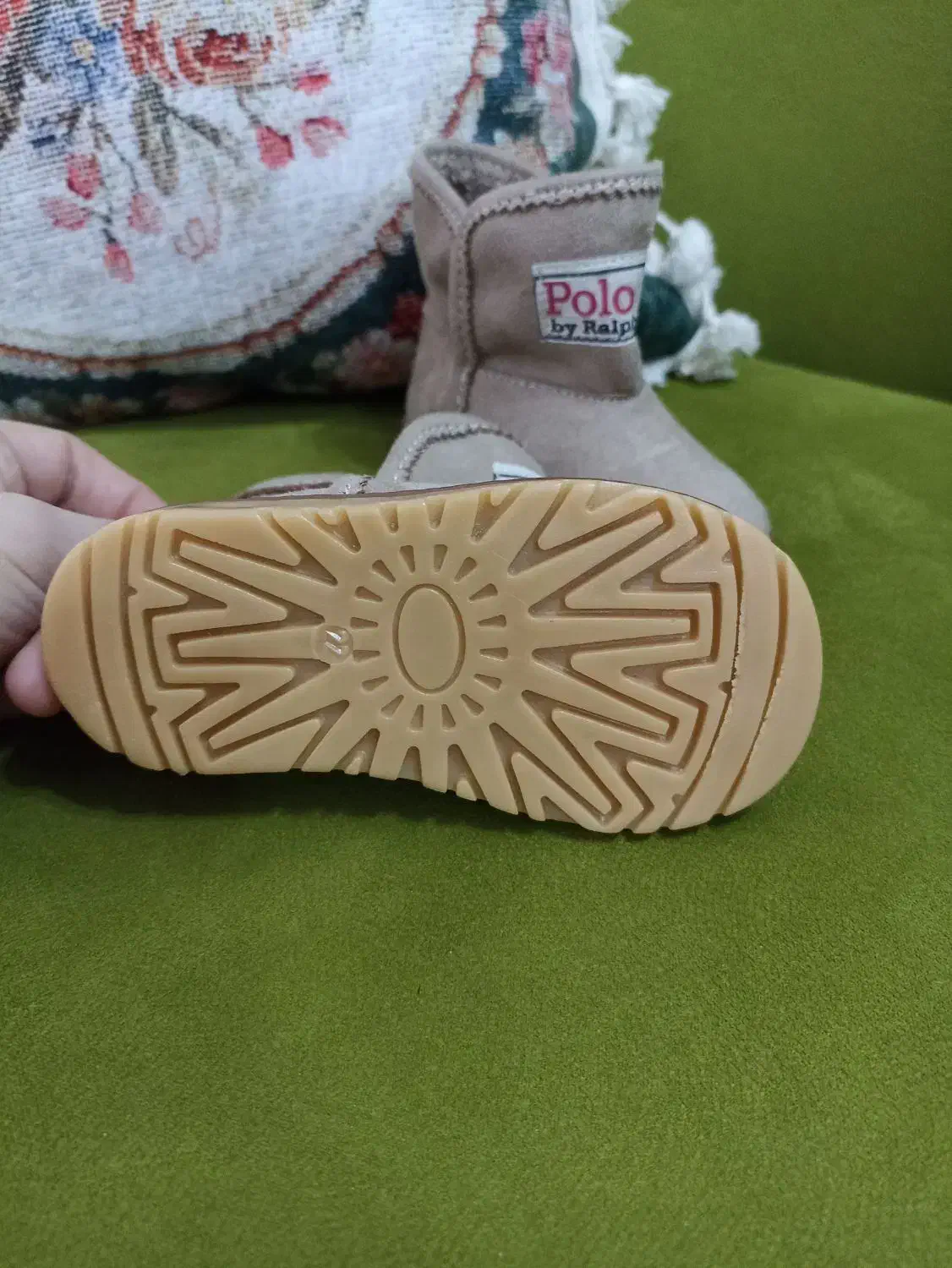 پوتین کودک|کفش و لباس بچه|رشت, منظریه|دیوار