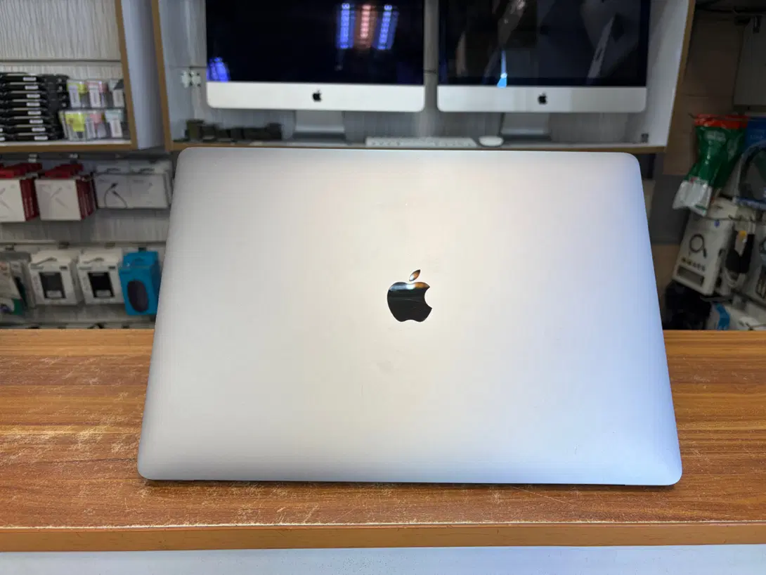 Macbook Pro 2017|رایانه همراه|تهران, فلسطین (میدان انقلاب)|دیوار