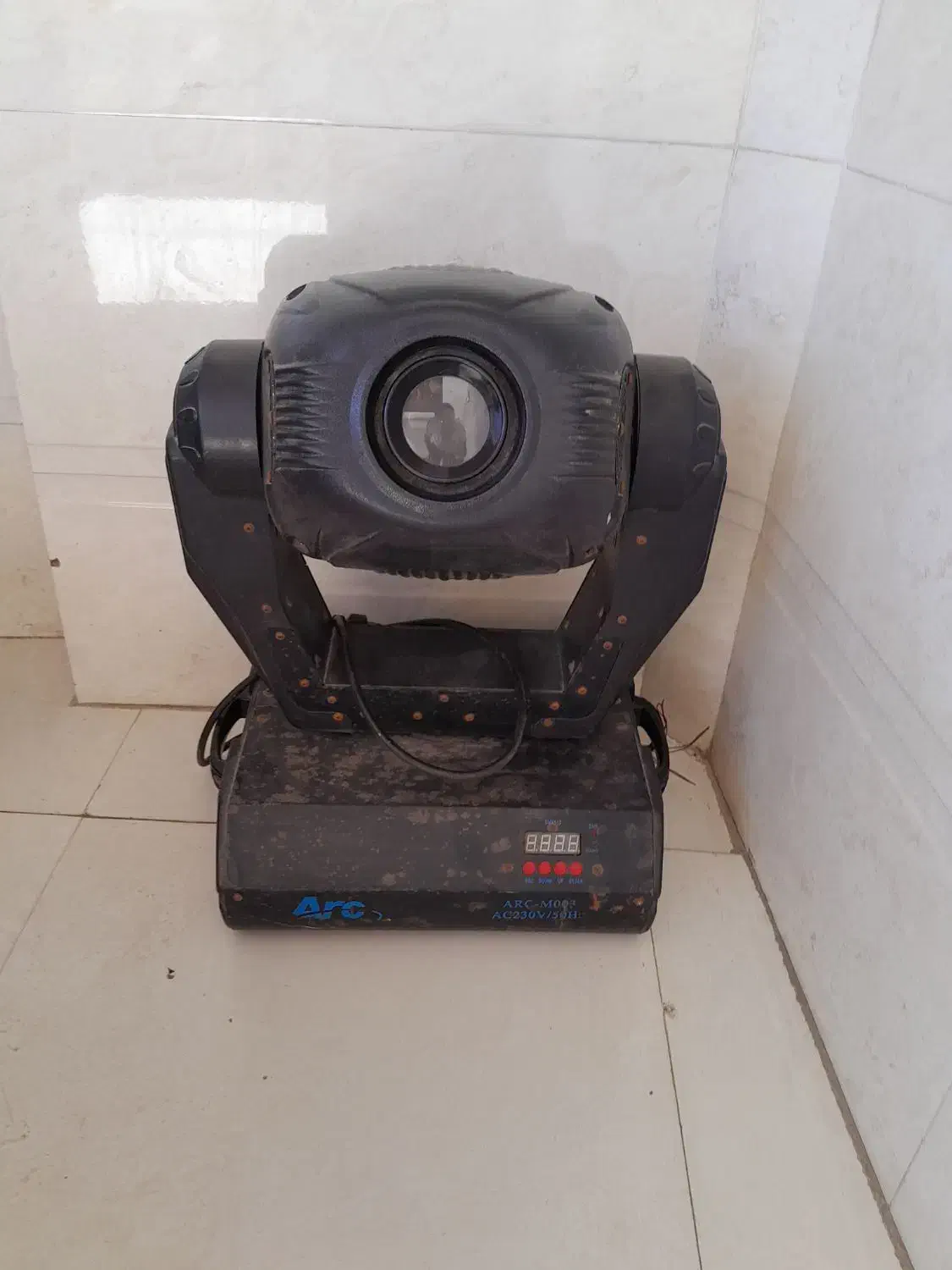 رقص نور|ریسه و چراغ تزئینی|قم, طلاب غیر ایرانی|دیوار