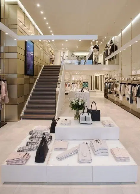 ۲۷۰ متر مغازه نزدیک مترو مناسب مشاغل لوکس