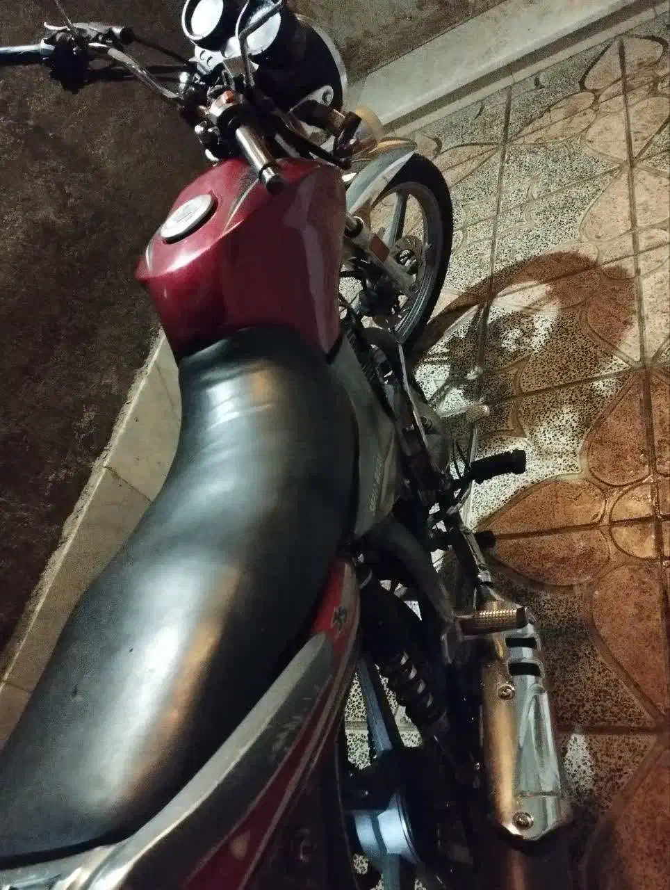 موتور|موتورسیکلت|رباط‌کریم, وهن آباد|دیوار