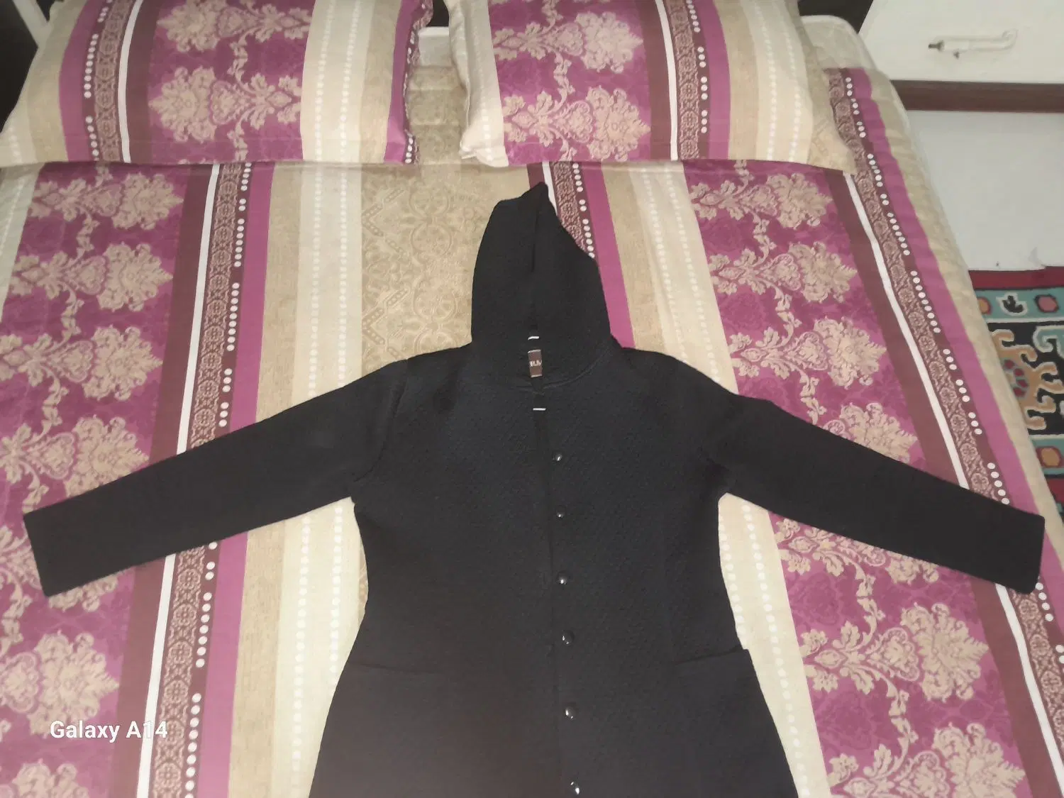 مانتو|لباس|کرج, اصفهانی‌ها|دیوار
