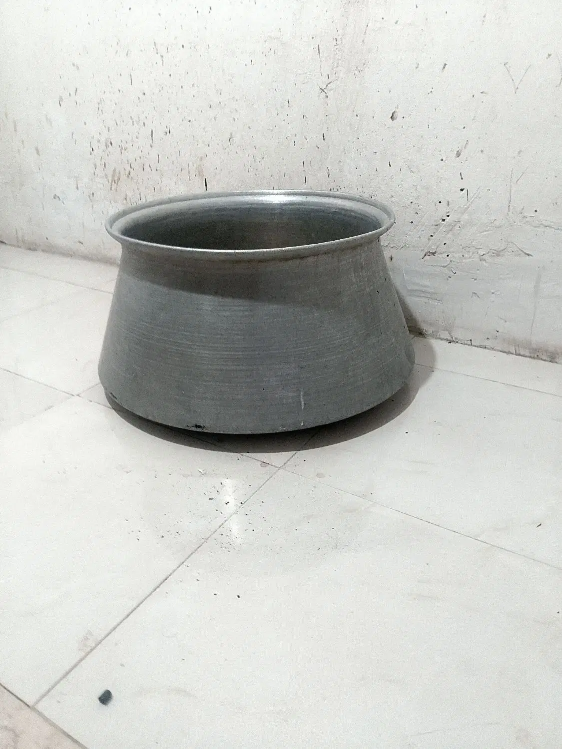دیگ روی|ظروف پخت‌وپز|پیشوا, |دیوار