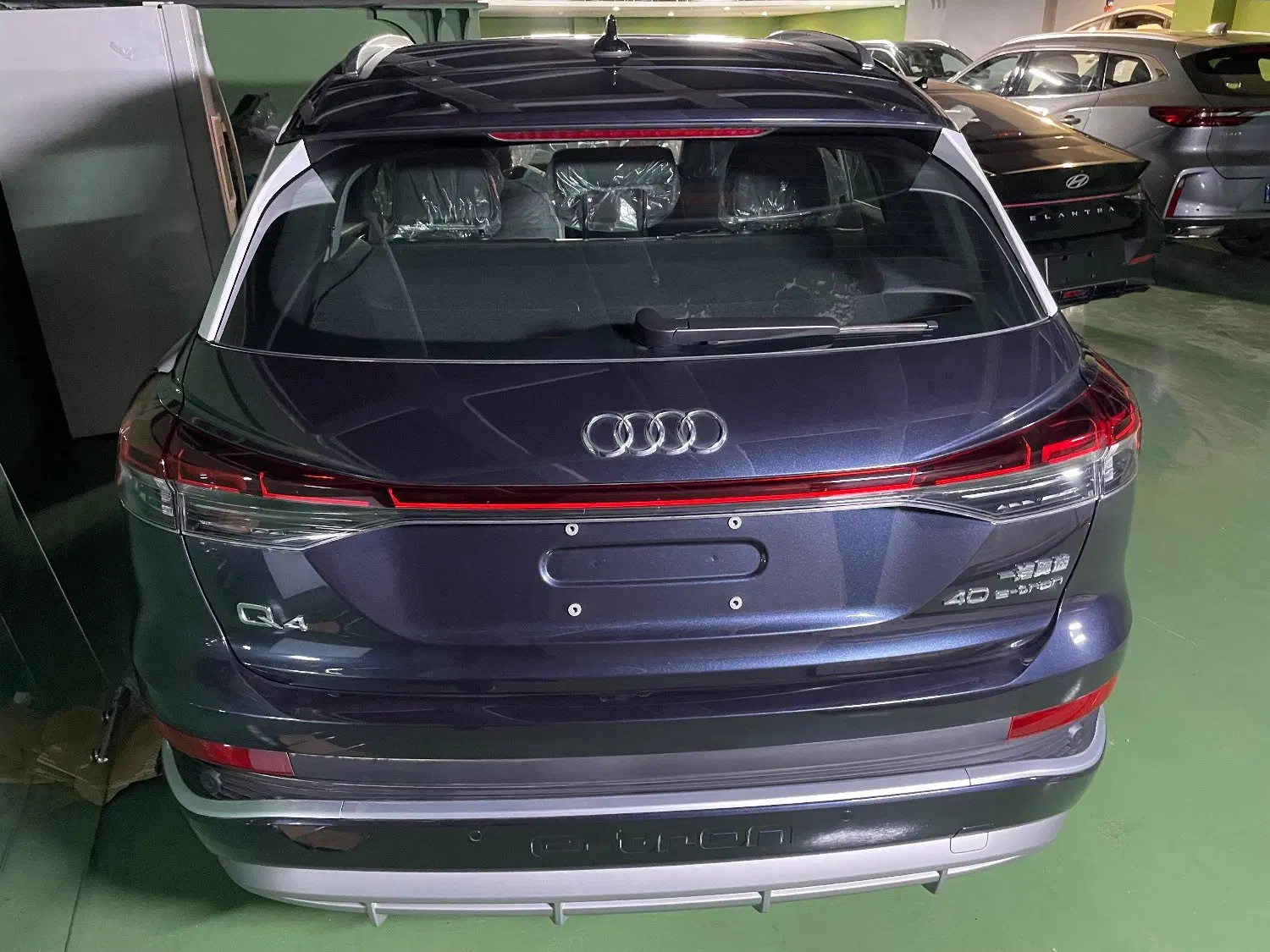 AUDI Q4|خودرو سواری و وانت|تهران, حکمت|دیوار
