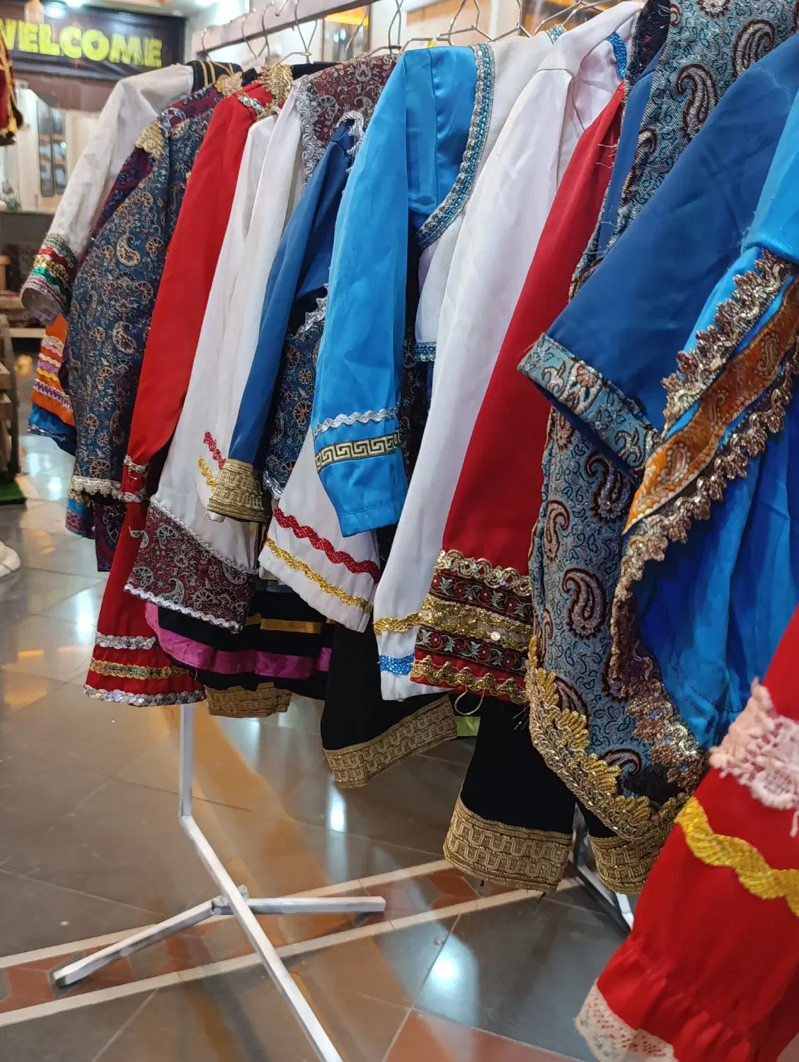 محلی|لباس|نیشابور, خیام|دیوار
