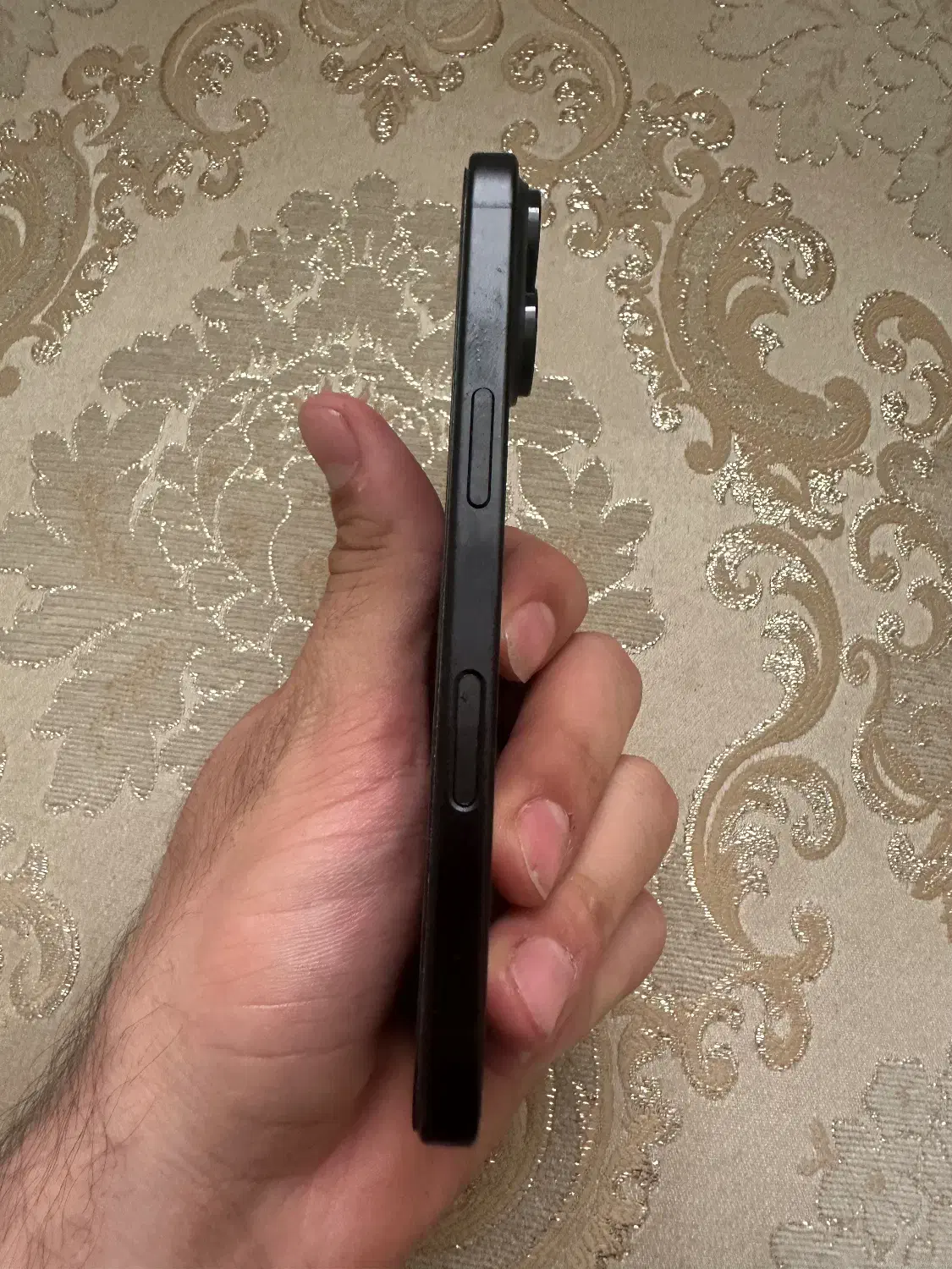 iPhone 16 normal|موبایل|میانه, |دیوار