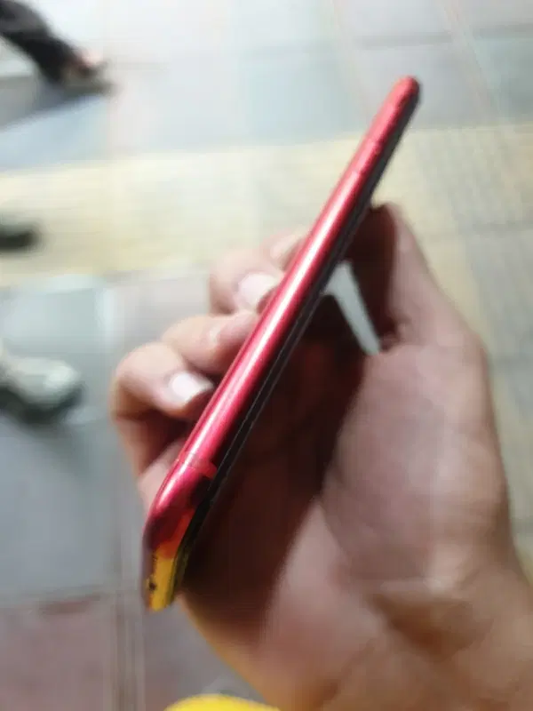 iPhone se 2020 red|موبایل|قم, جهان بینی|دیوار