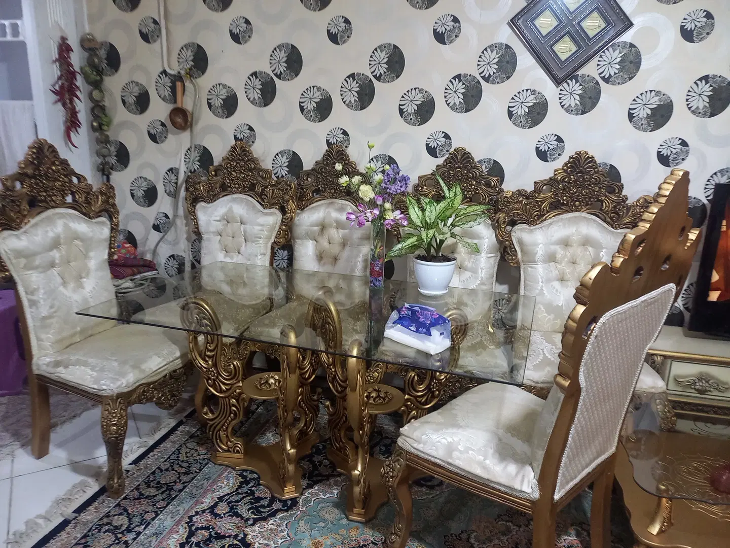 مبلمان|مبلمان خانگی و میز عسلی|بومهن, |دیوار