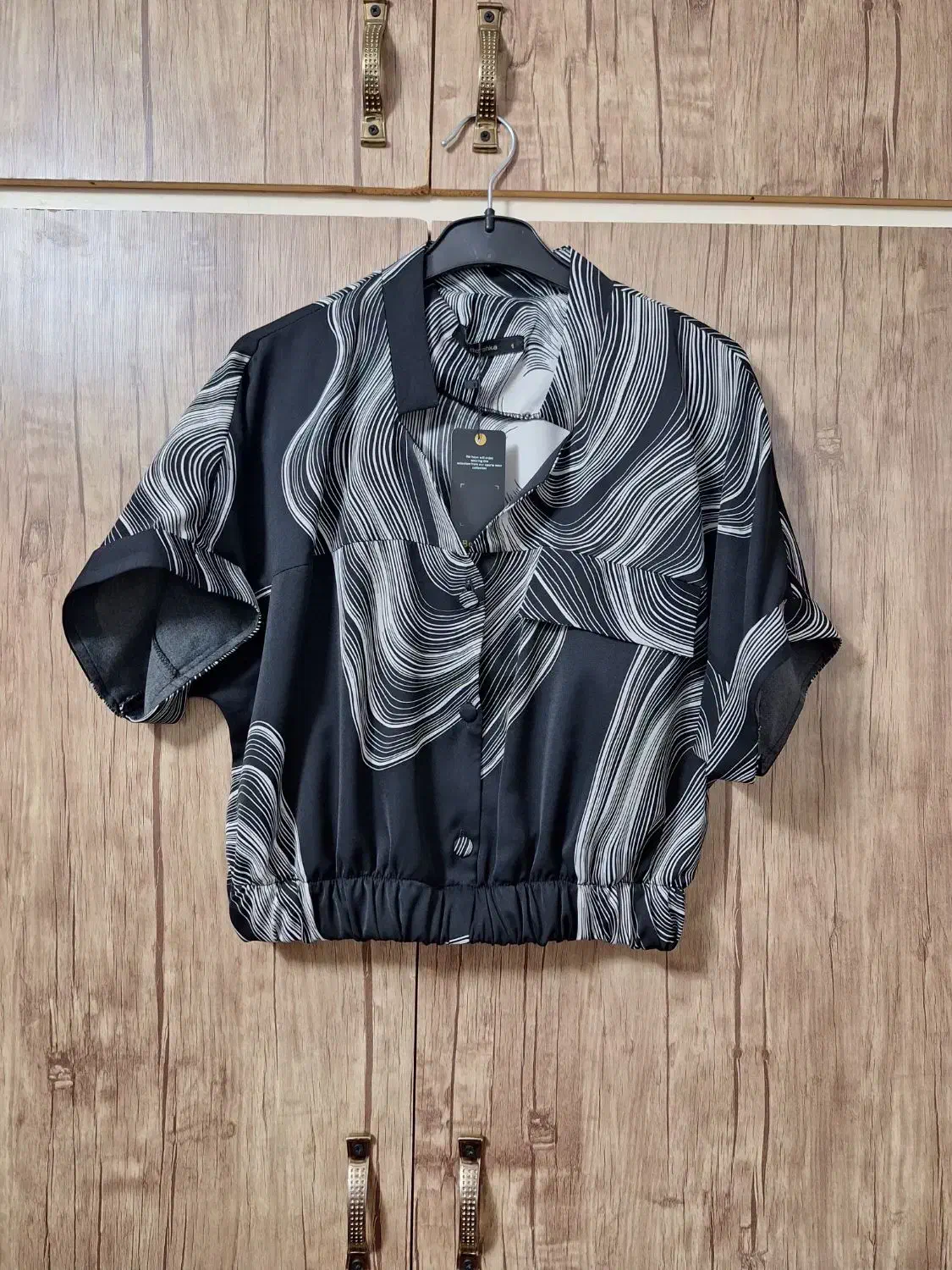 کراپ|لباس|قم, وادی السلام|دیوار