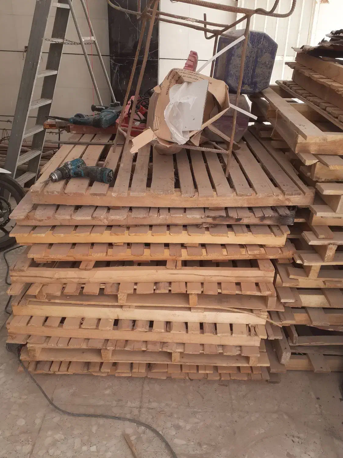 پالت چوبی|مصالح و تجهیزات ساختمان|اصفهان, شهرک کاوه|دیوار