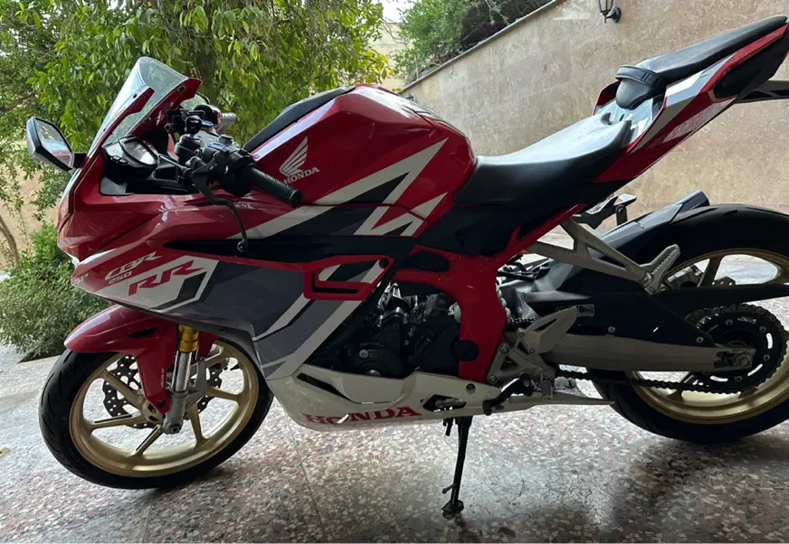 Cbr 250RR sp|موتورسیکلت|شیراز, شاهچراغ|دیوار