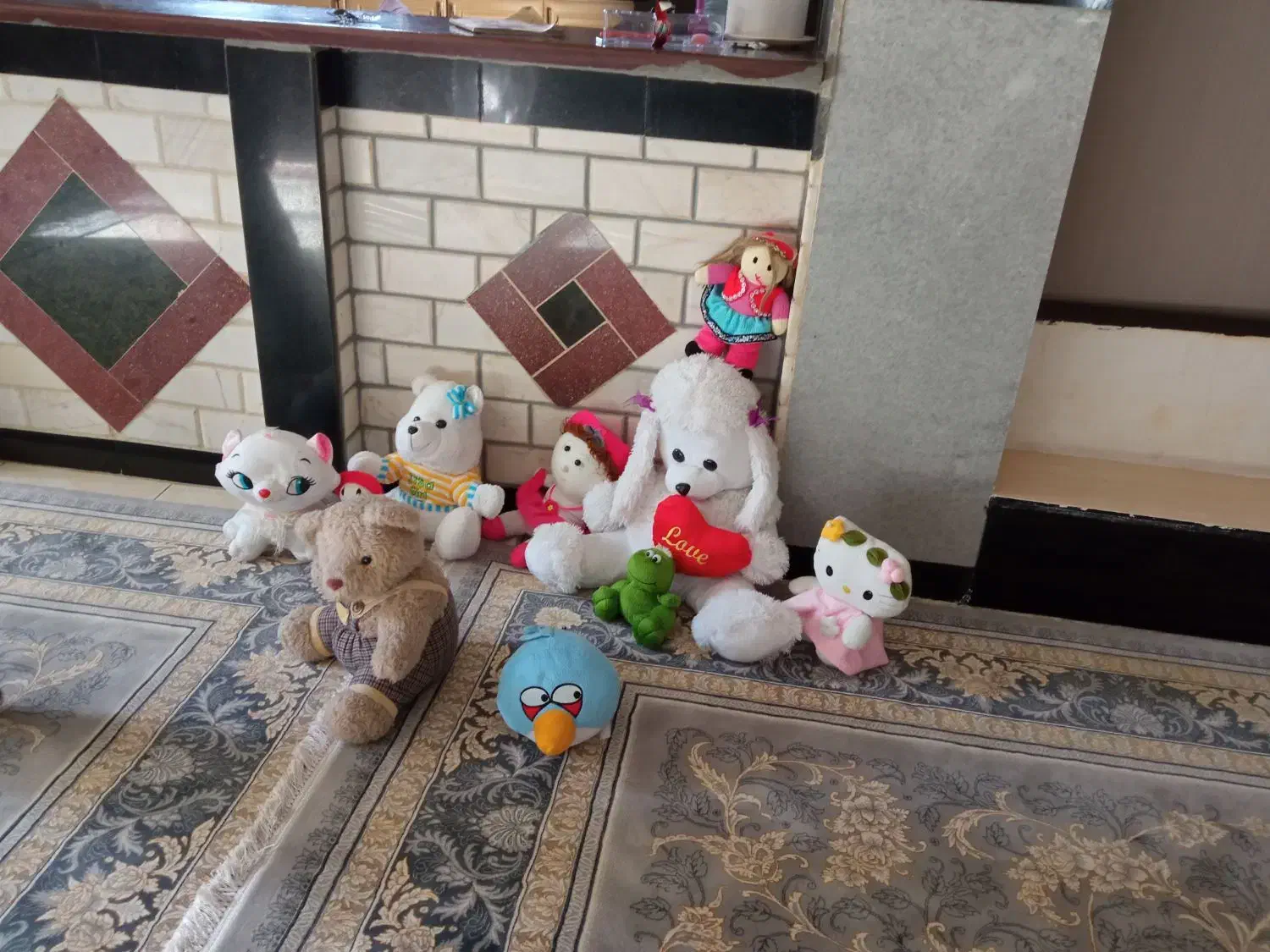 عروسک|اسباببازی بچه|قروه, |دیوار