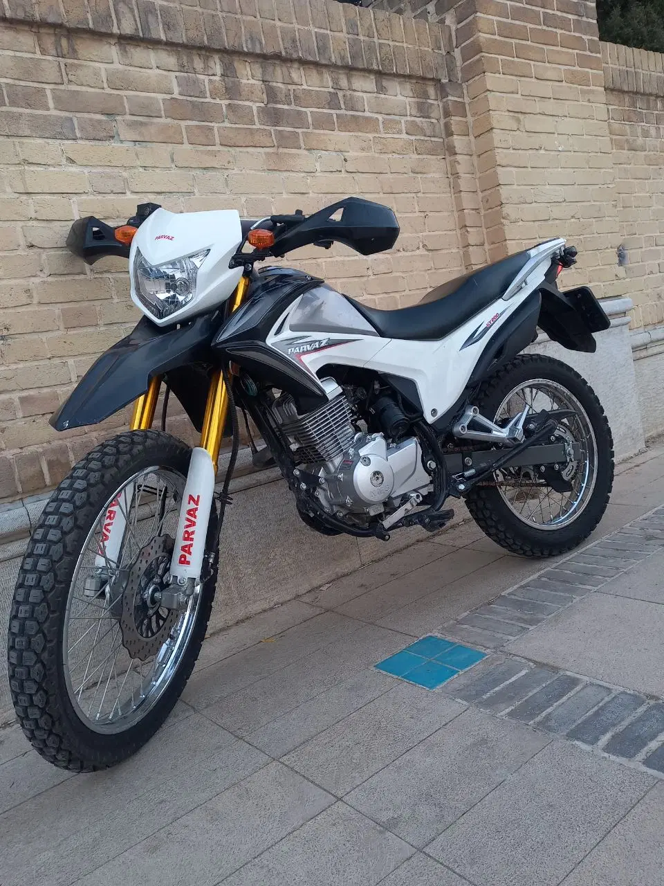 Parvaz 200|موتورسیکلت|شیراز, نیستان|دیوار