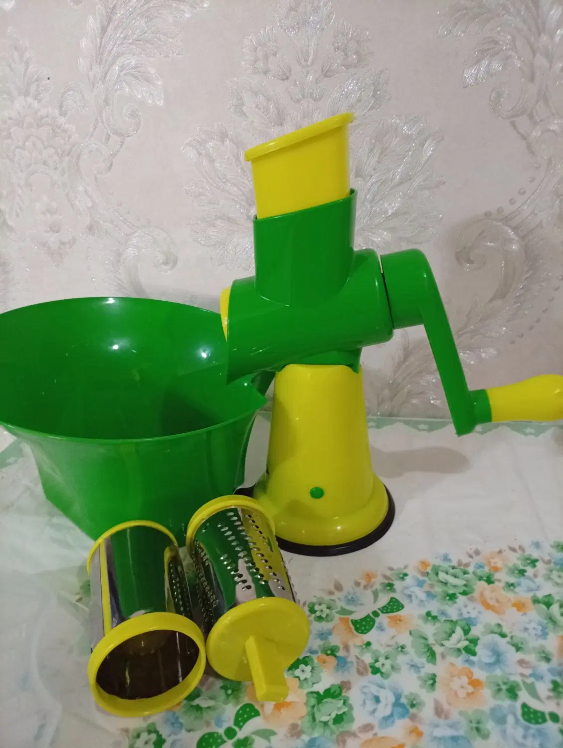 رنده|ظروف پخت‌وپز|رشت, پیرکلاچای|دیوار