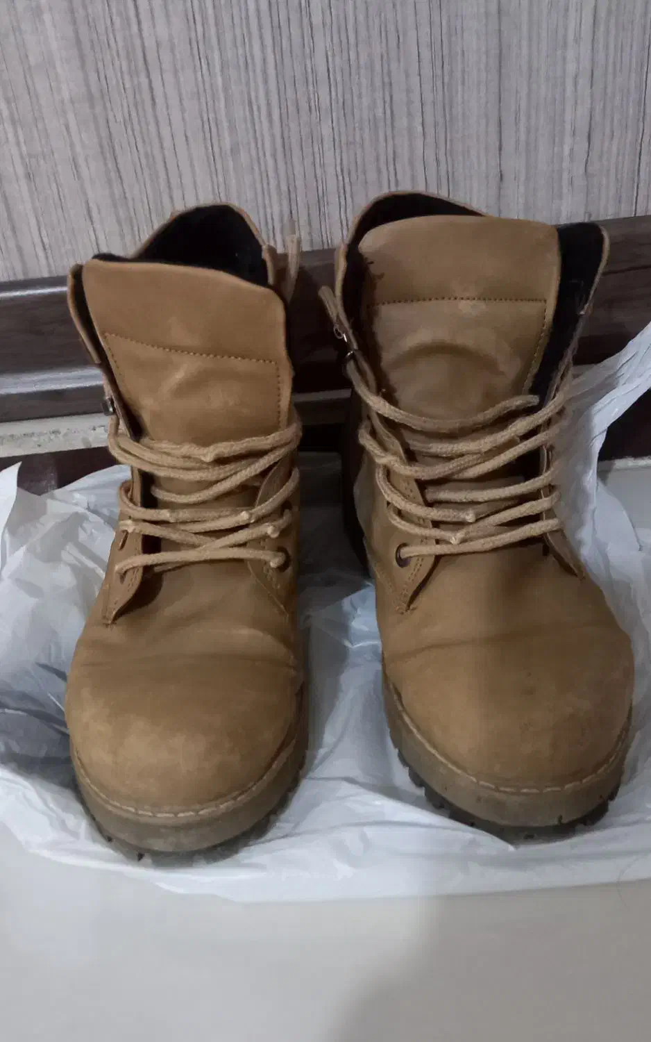 پوتین|کیف، کفش، کمربند|بجنورد, |دیوار