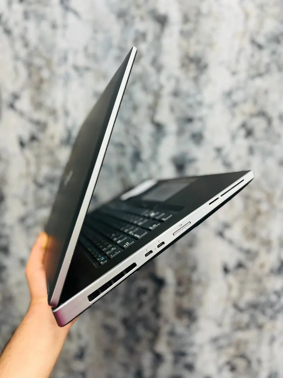 Dell precision 7740|رایانه همراه|اندیشه, اندیشه فاز ۱|دیوار