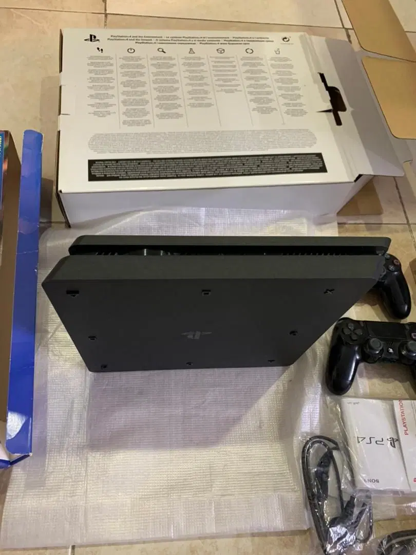 PS4 Slim500پی اس فور اسلیم 500 درحدآکبند|کنسول، بازی ویدئویی و آنلاین|پرند, فاز ۴|دیوار