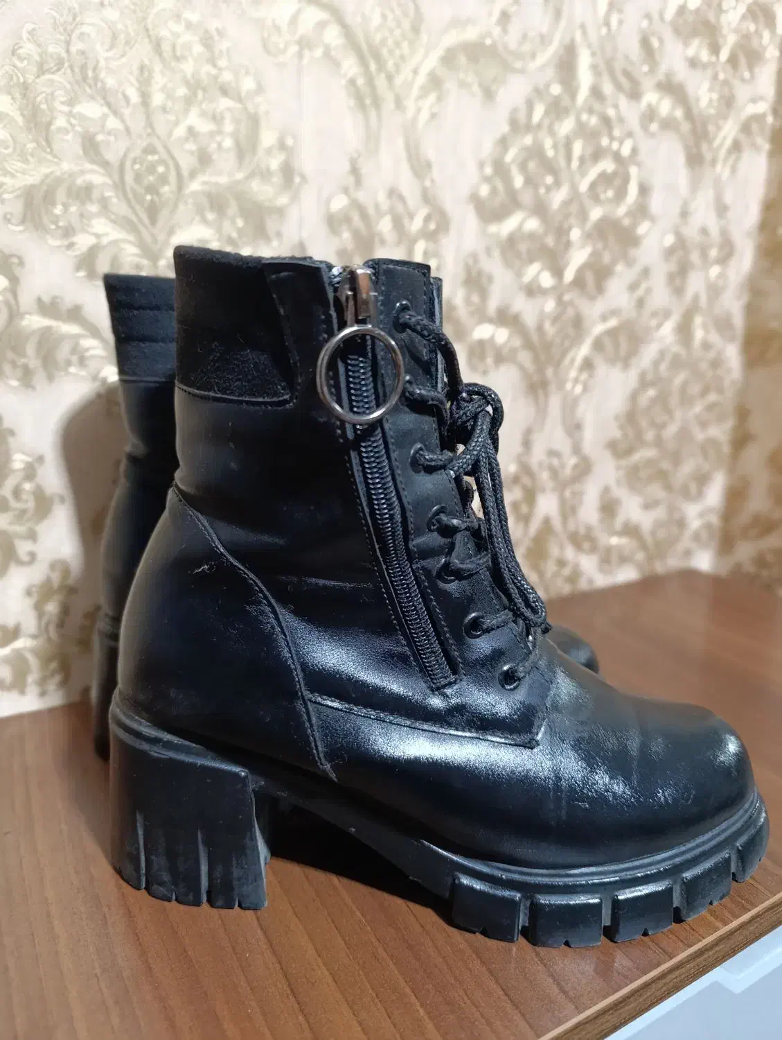 پوتین|کیف، کفش، کمربند|نسیم‌شهر, |دیوار