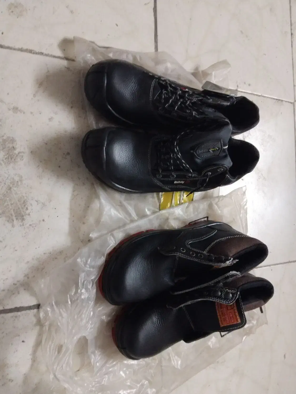 کفش ایمنی|کیف، کفش، کمربند|اصفهان, شاهد|دیوار