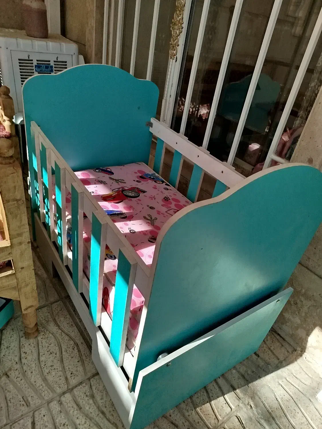 تخت نوزاد|تخت و صندلی بچه|ملایر, |دیوار