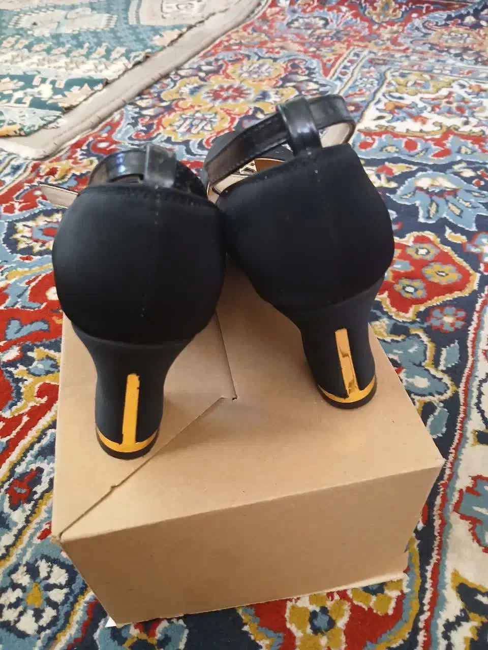 کفش مجلسی|کیف، کفش، کمربند|قم, شهر قائم|دیوار